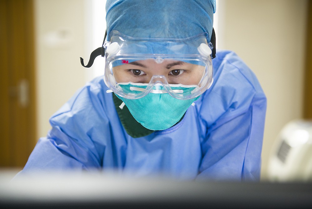Women――the Great Wall in the Pandemic